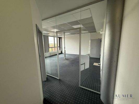 Flur 2 - Blick in Raum 7