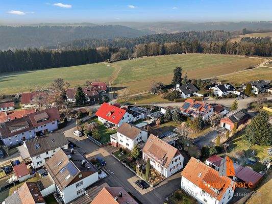 Ruhiges Wohnen inmitten von Feldern und Wiesen