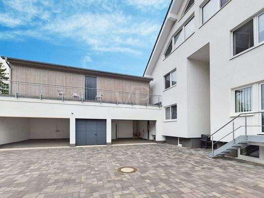 Blick in die Garagen bzw. Werkstatt