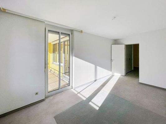 Schlafzimmer1 Zugang Südloggia