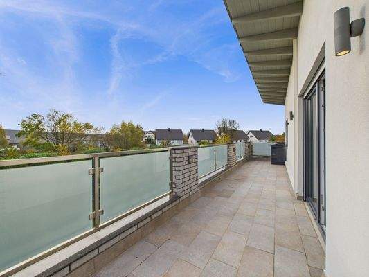 Umlaufender Balkon DG