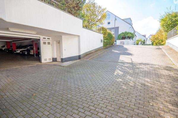 Tiefgarage Ein/Ausfahrt