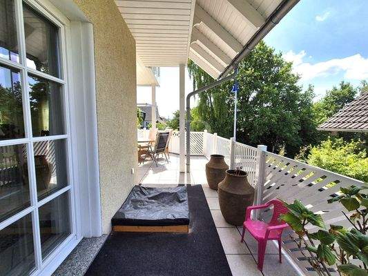 Seitlicher Terrassenbereich