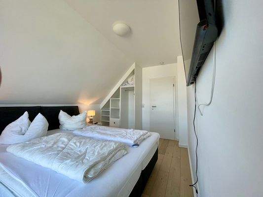 2. Schlafzimmer im OG.jpeg