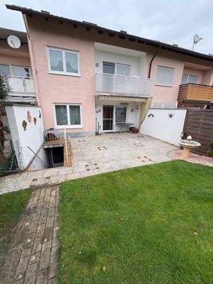 Hausansicht Garten Terrasse.JPG