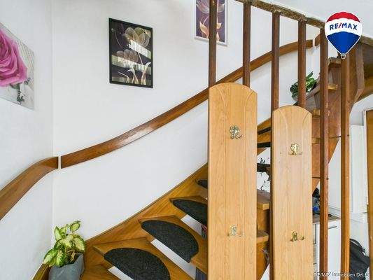 RE:MAXImmobilienDeLuxRodenTreppe