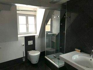 Bad mit separater Dusche 