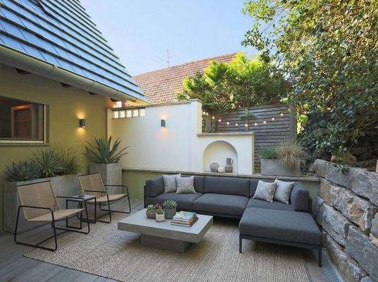 Große Terrasse mit viel Privatsphäre (Visualisierung)