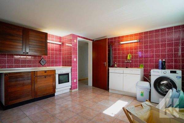 ...Waschküche und...