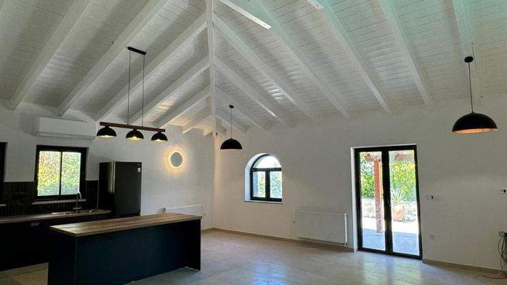 Kreta, Kournas: Malerisches Steinhaus mit bezauberndem See- und Meerblick zu verkaufen