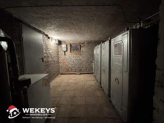 Keller Wohnhaus mit Heizung und Öllager