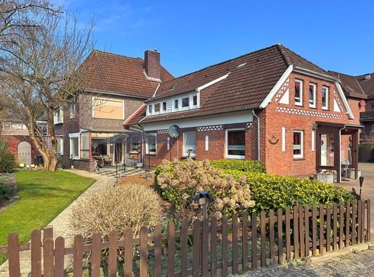 Rückansicht des Mehrparteienhauses