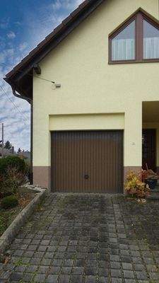 Hausteil mit Garage