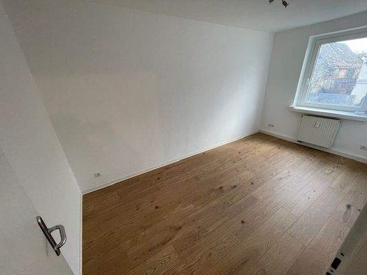 Zimmer gerade hinten