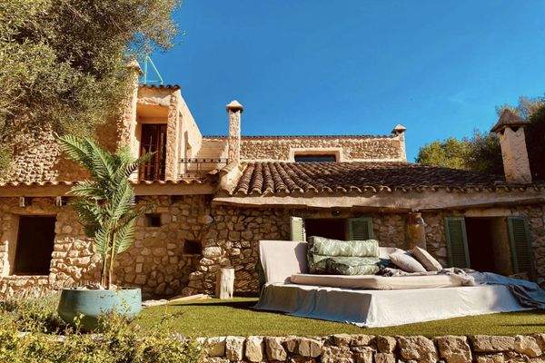 Ein magischer Ruheplatz unter offenem Himmel