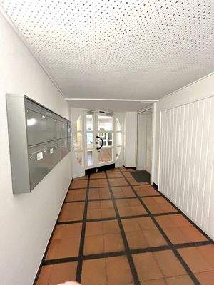 Eingangstür zu den Wohnungen