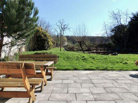 Terrasse mit Blick in das Gartenparadies