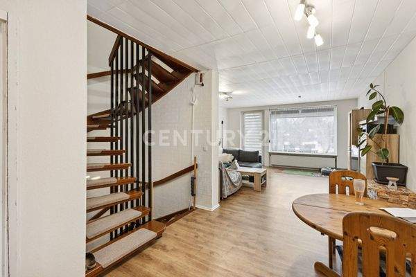 Wohnzimmer + Essecke