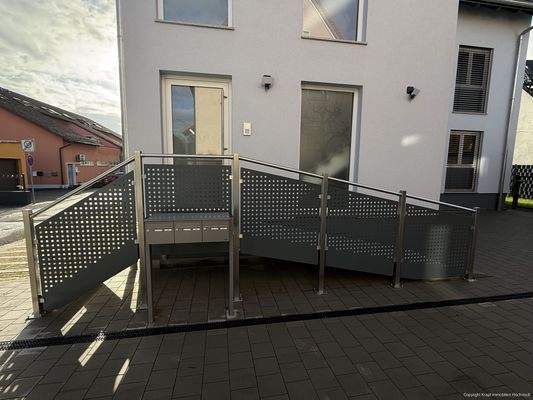 mit Barriere freien Rampe für 