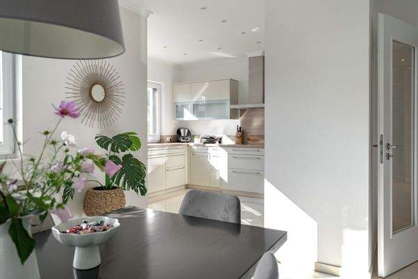 Blick in die Küche mit EBK