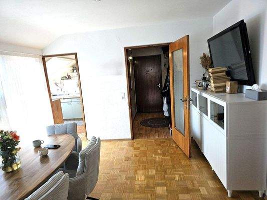 vom Esszimmer zum Eingangsflur