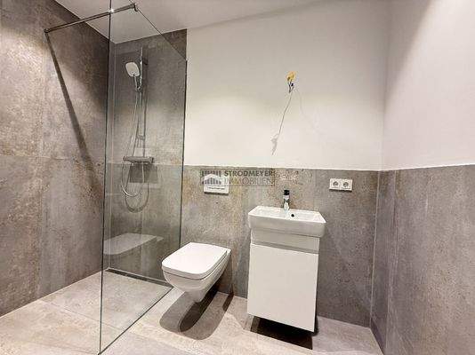 Gäste WC mit Dusche