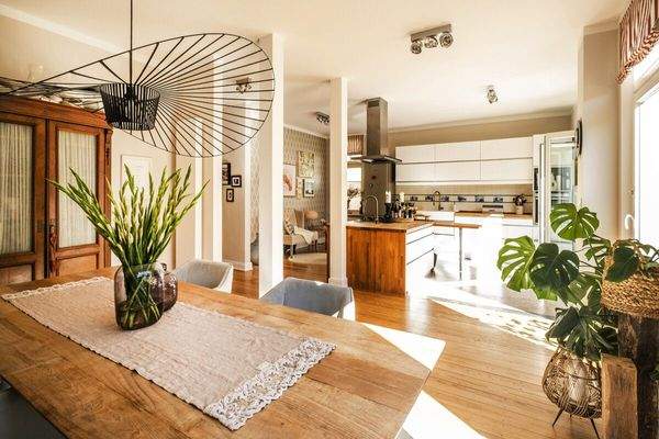 offene Küche zum Garten ausgerichtet