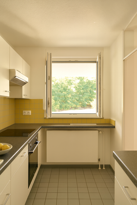 Praktisch geschnittene Küche