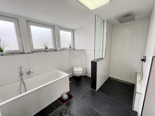 Hauptbad im Dachgeschoss