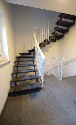 sehr gepflegter Eingangsbereich zu beiden Einheite