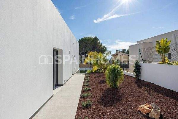 Single-Story Detached Villa in Santa Clara Altea