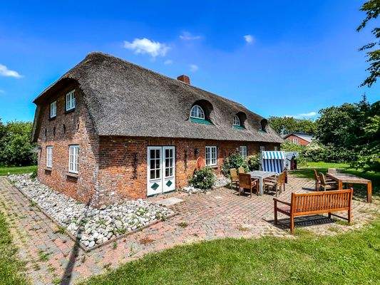 1. Traumhauftes Haus unter Reet - Terrasse