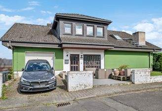 Eingang/Garage Straßenansicht