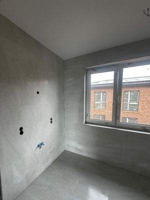 Modern verfliestes  Badezimmer