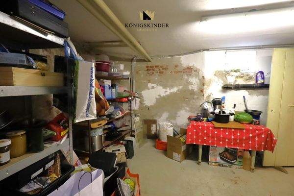 Im Keller: der Abstellraum... 