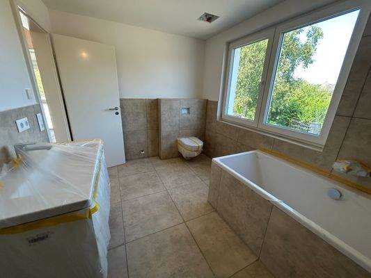 Badezimmer im hochwertigen Stil