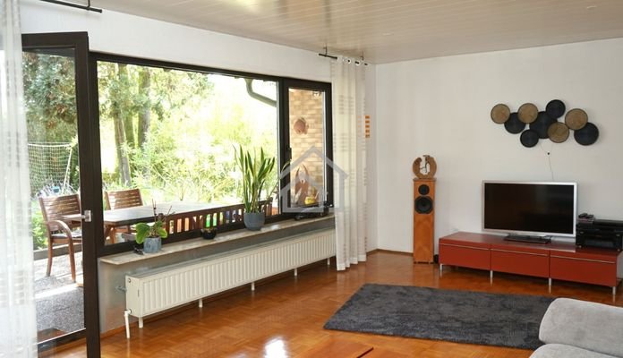 Wohnzimmer mit Zugang zur Terrasse