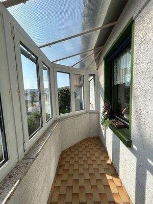 überdachter Balkon