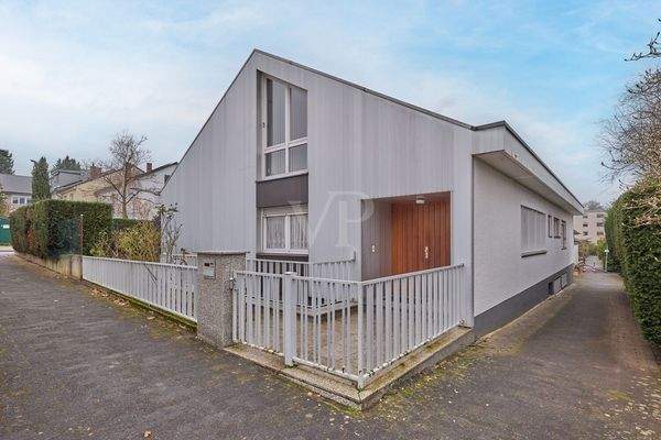 Frontansicht mit Hauszugang