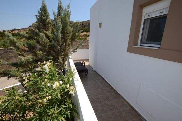 Freistehende Villa mit drei Schlafzimmern und Gästeapartment, Olivenhain und Pool