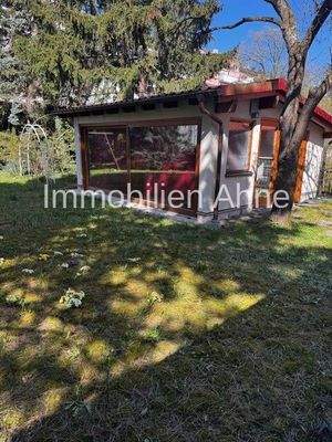 Gartenhaus mit Sauna und Whirlpool