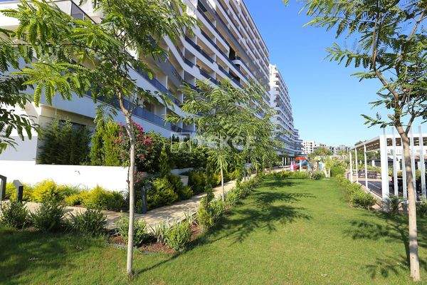Apartment in a Complex with a Pool in Antalya Altıntaş