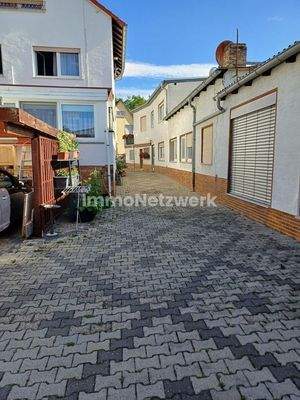 1. Ausfahrt vom Innenhof