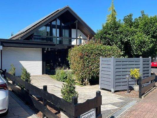 Haus von der Starße.jpg