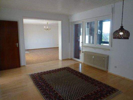 sehr gut geschnittenes Esszimmmer