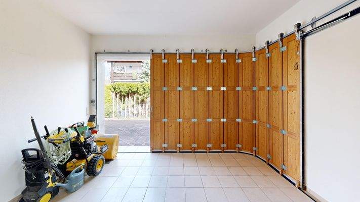 Garage mit Rolltor