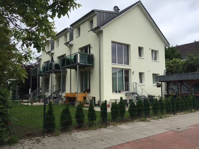 Hamburg Rahlstedt,schöne 3,5 Zimmer Souterrain -Wohnung über 2 Ebenen mit eigenem großen Garten