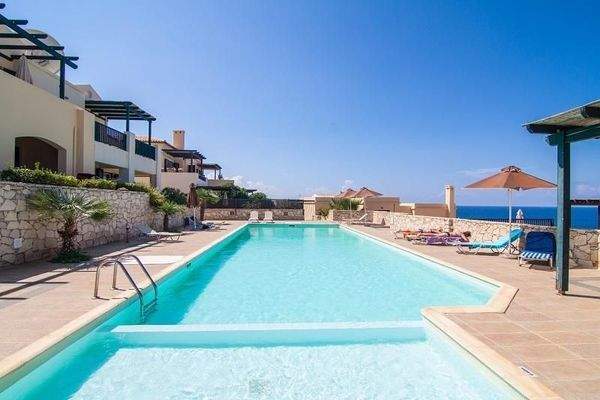 Kreta, Panormos: Haus mit 2 Wohnungen in einer Wohnanlage zu verkaufen