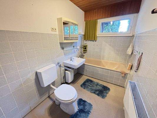 Wannenbad im Erdgeschoss