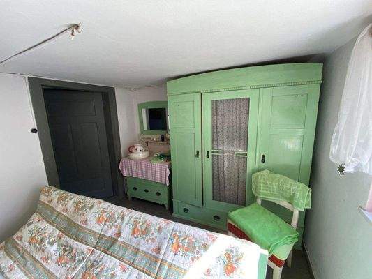 47 Schlafzimmer 1, der grüne Salon... (1).jpg